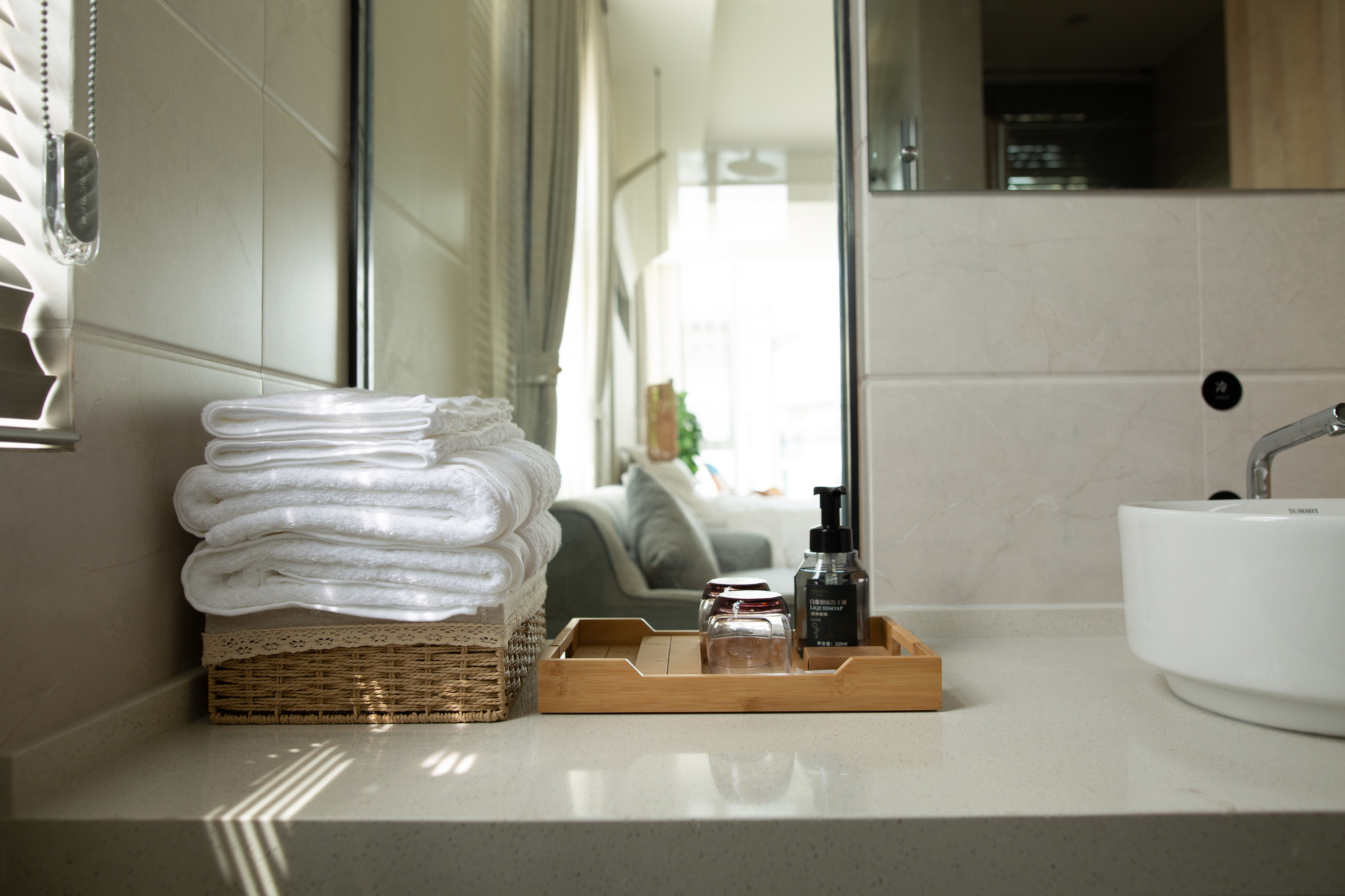 一半山野·设计师民宿(大理洱海生态廊道店) Half Mountains · Designer Homestay (Dali Bohai Ecological Corridor)