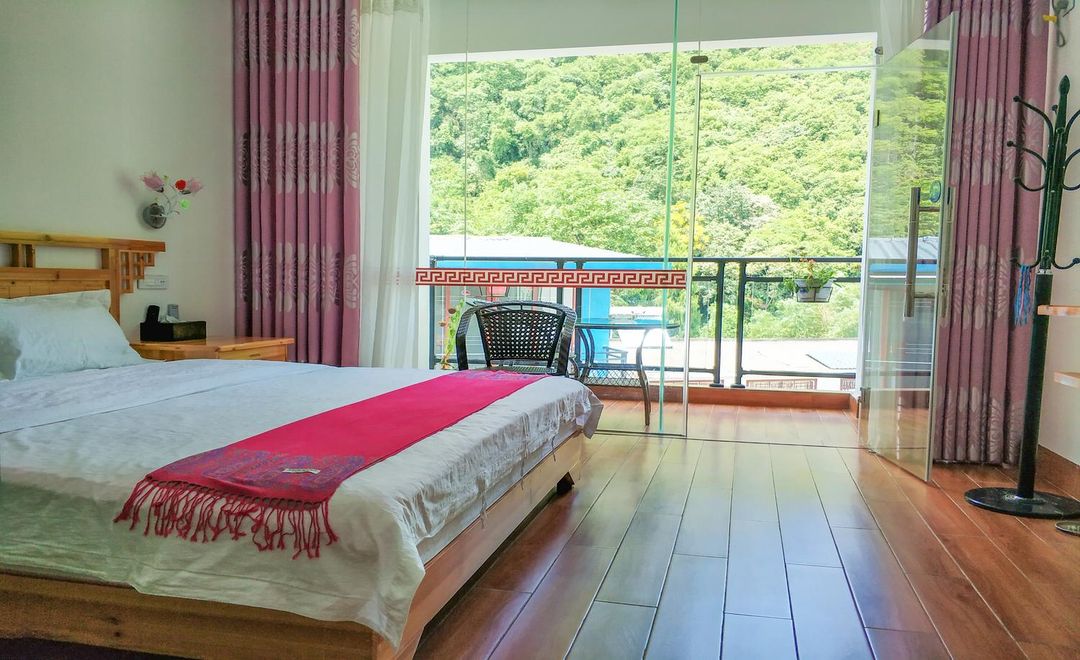 阳朔望江客栈（兴坪20元人民币背景观景台店） Yangshuo Wangjiang Inn (Xingping  20 RMB background viewing platform)