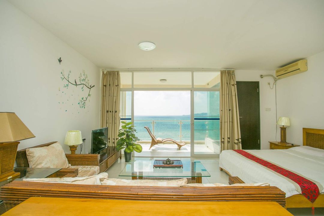 三亚海阔天空一线海景度假公寓 Haikuo Tiankong Seaview Holiday Apartment