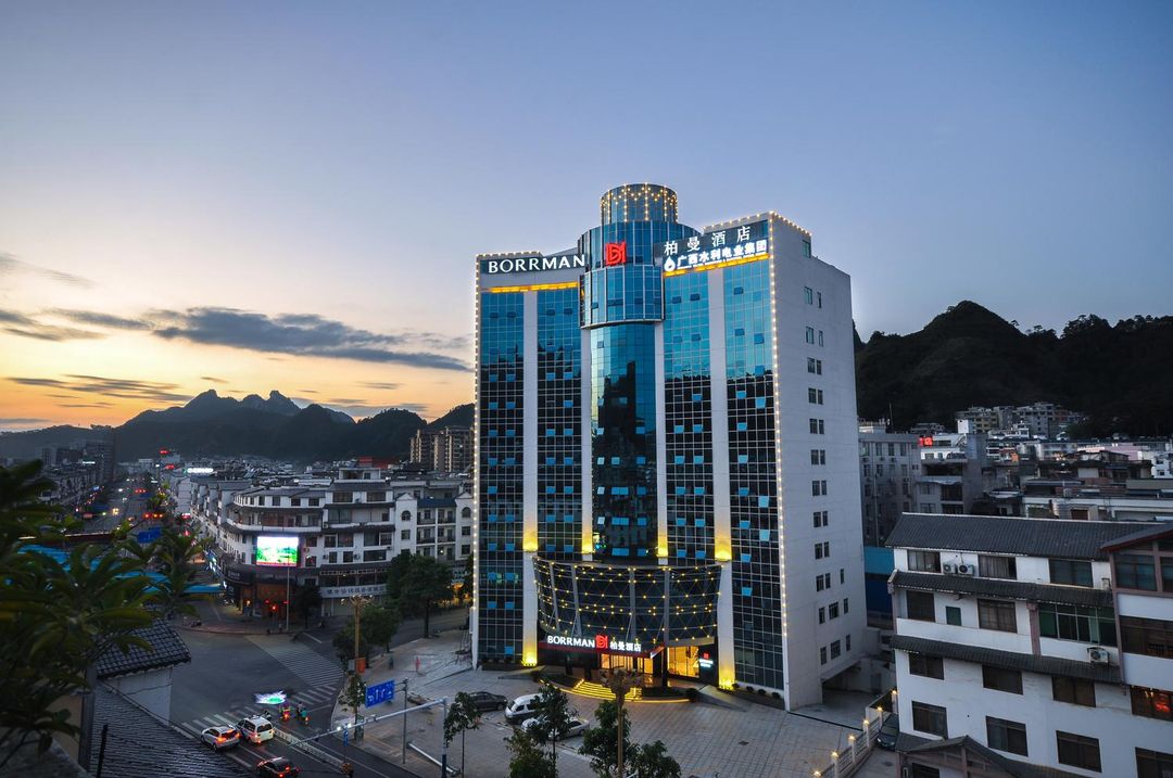 柏曼酒店(巴马中心文化广场店) Borrman Hotel (Hechi Bama Center Cultural Plaza Store)