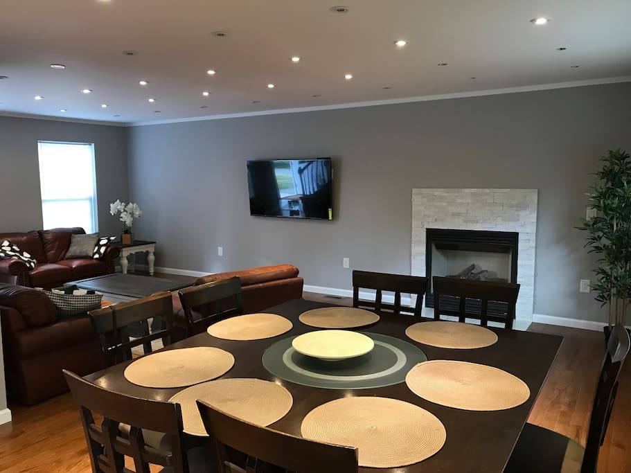 party house for up to 20! 2 min to lake or pool!