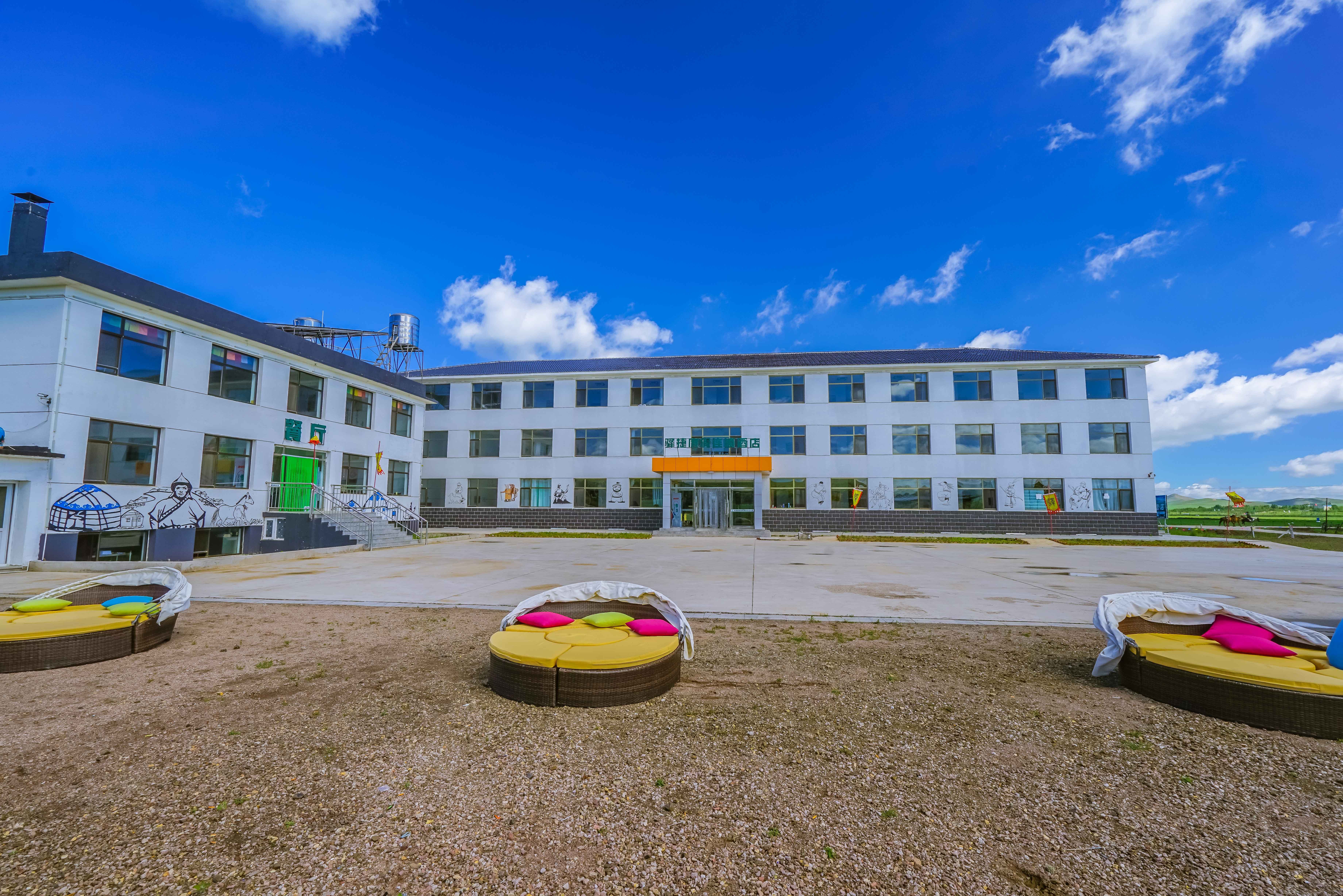 驿捷度假连锁酒店(坝上扎拉营店) Yijie Holiday Chain Hotel (Bashang Zhalaying)