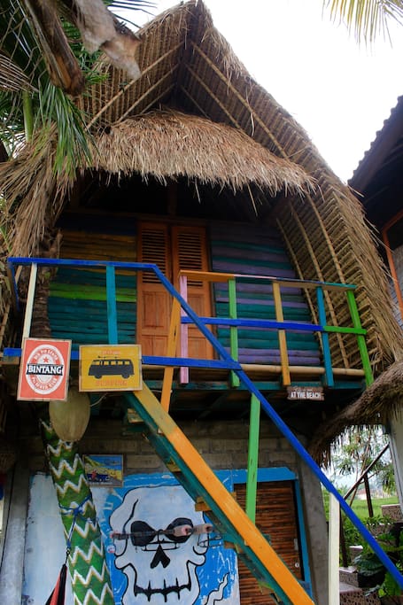 dikaloha medewi beach hut