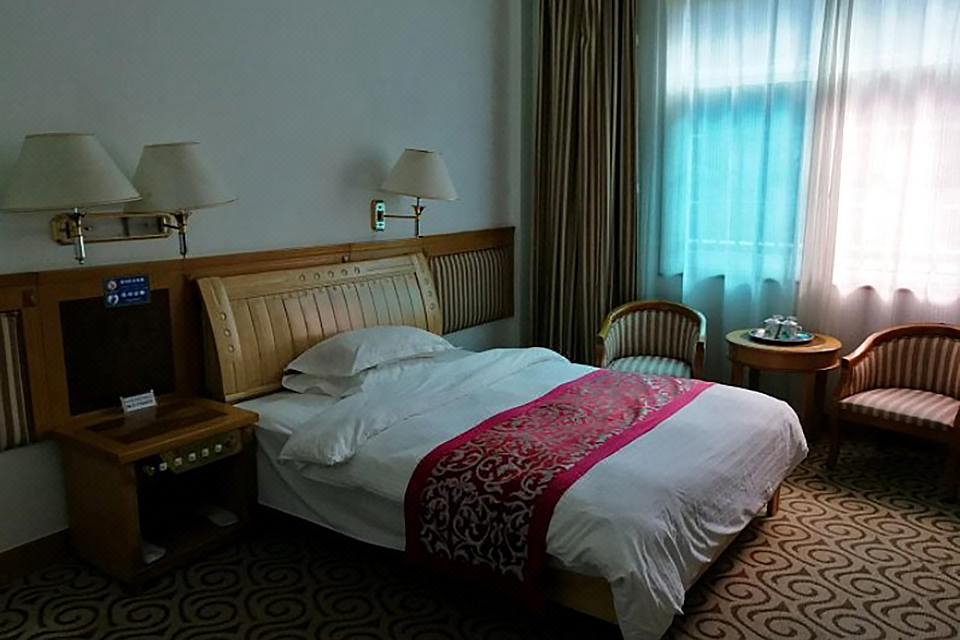 地址:鸡足山祝圣寺下面300米查看地图