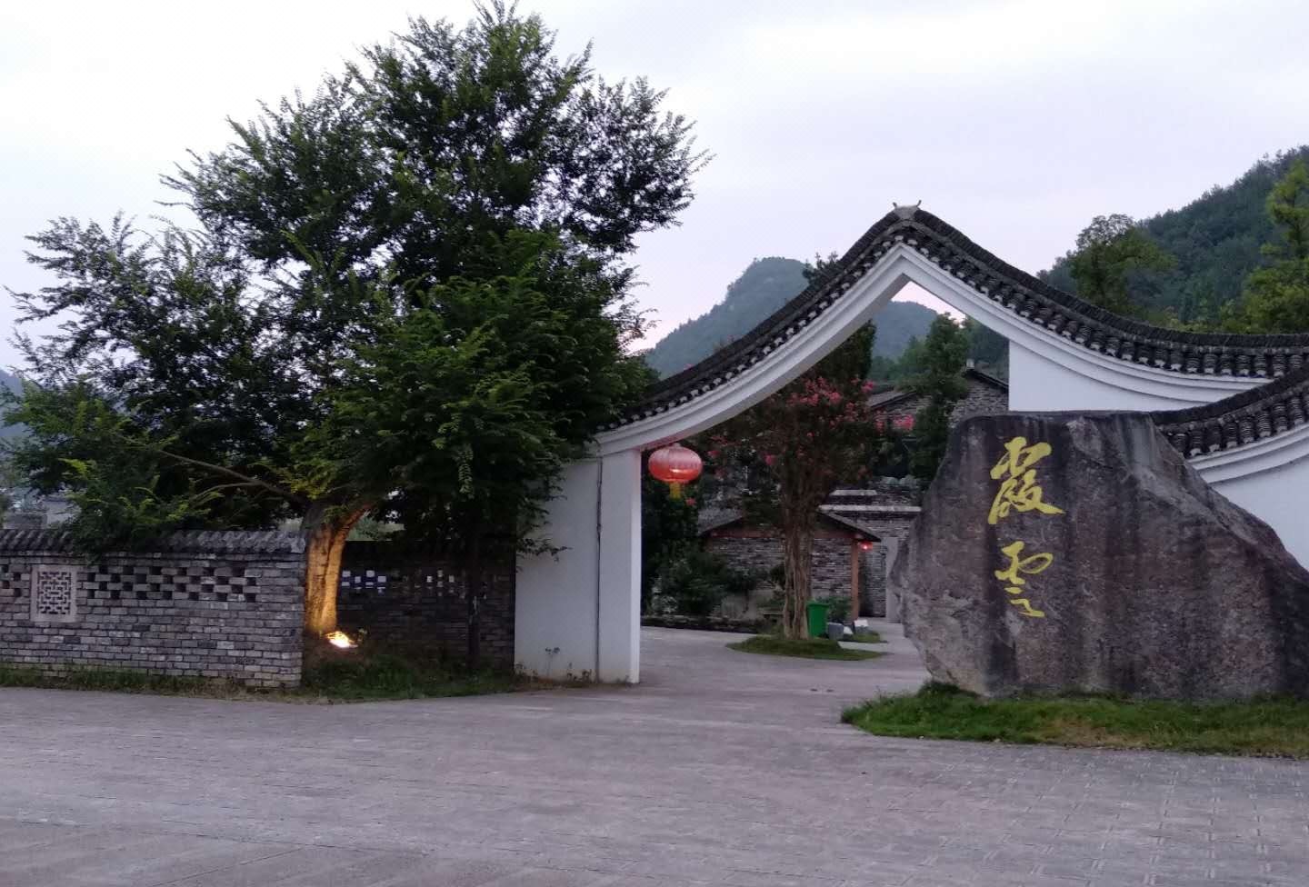 天台后岸霞云湖景民宿