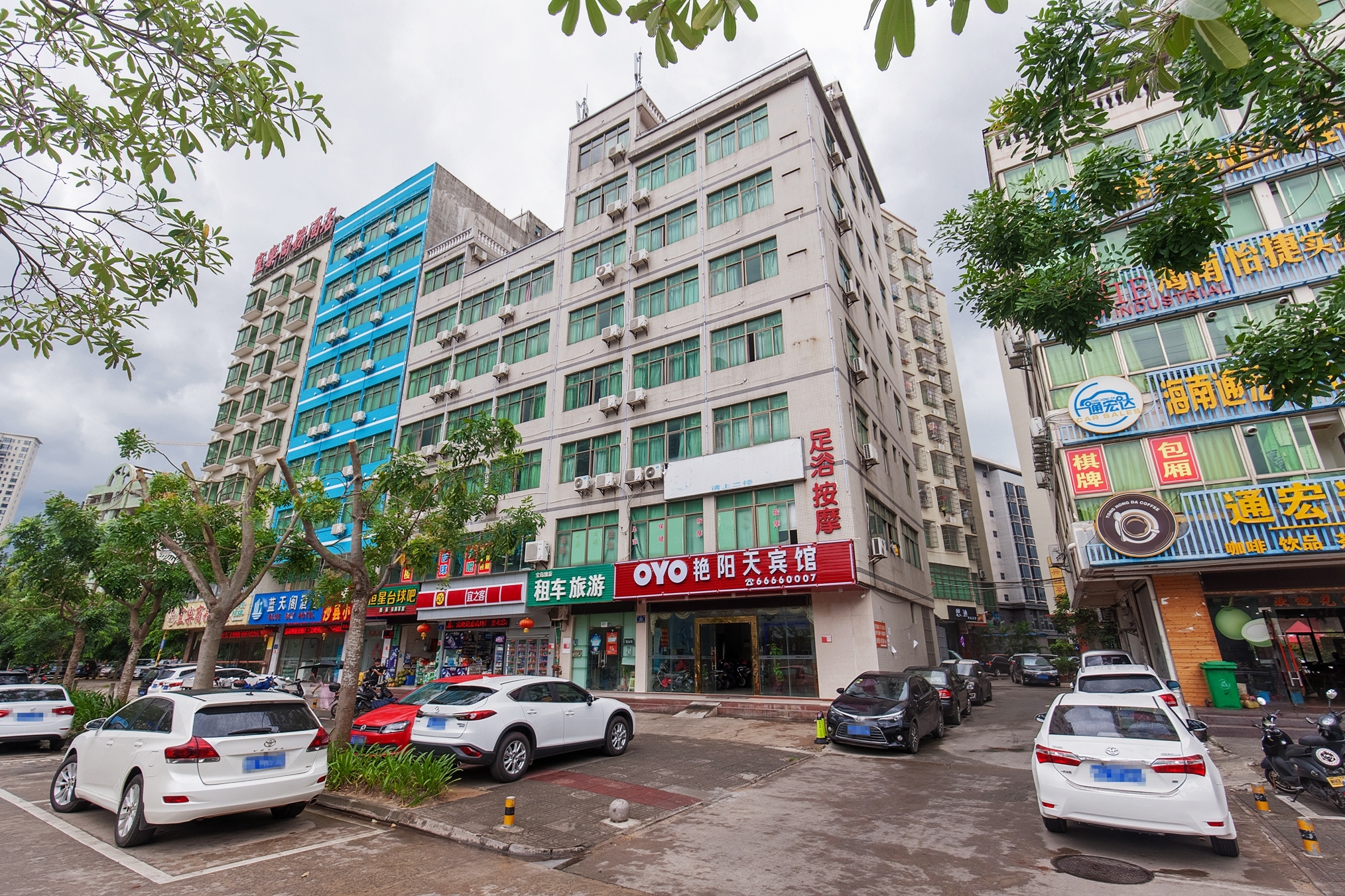 艳阳天酒店(海口国兴大润发店) Yanyangtian Hotel