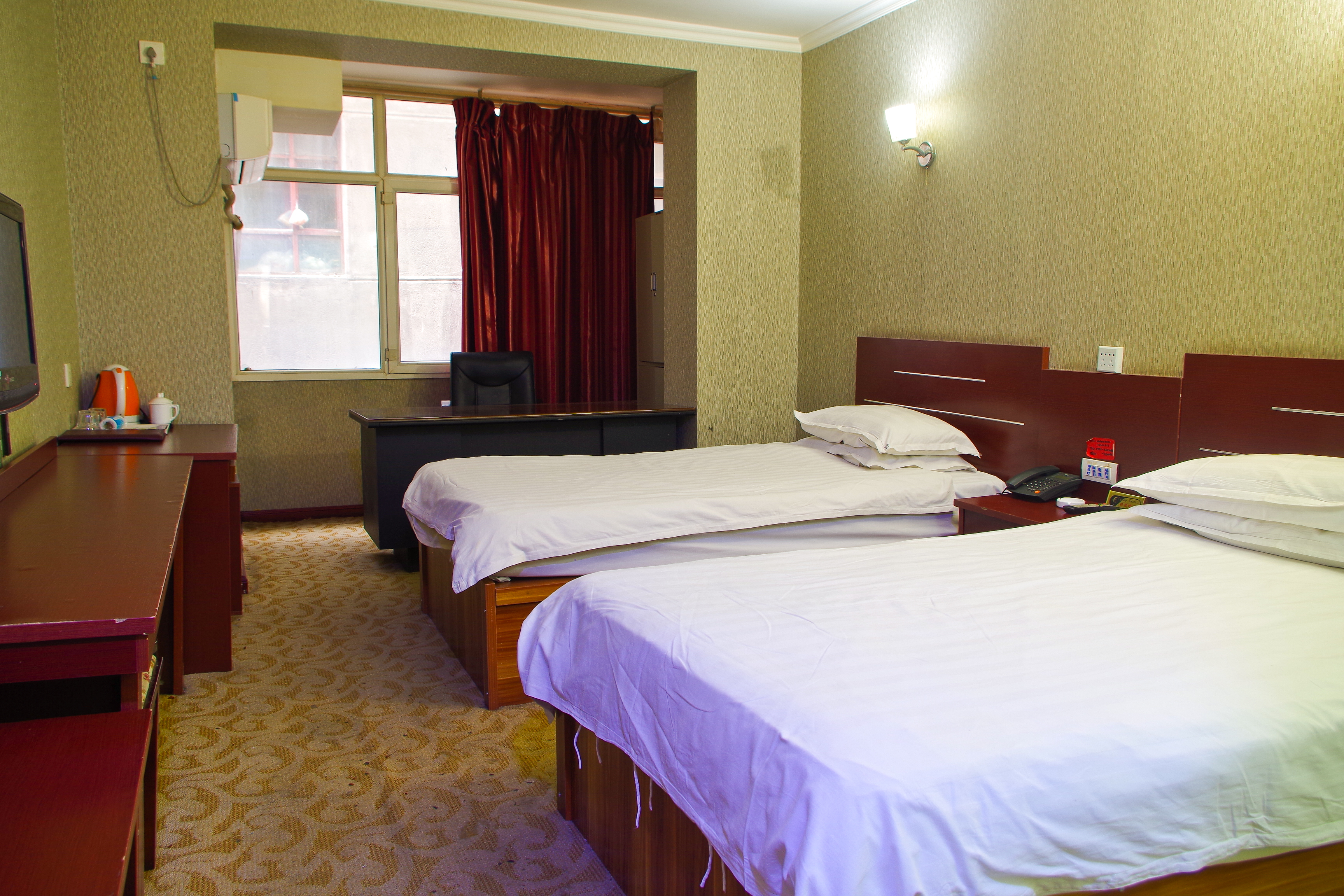 乌鲁木齐鑫华轩商务宾馆(新兴街地铁站店) Urumqi Xinhuaxu Business Hotel (Xinxing Street Subway Station)