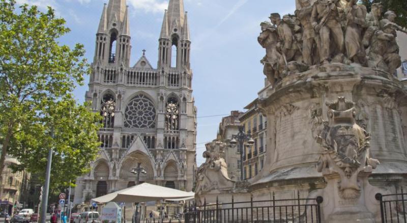 阿祖尔酒店 Azur Hotel