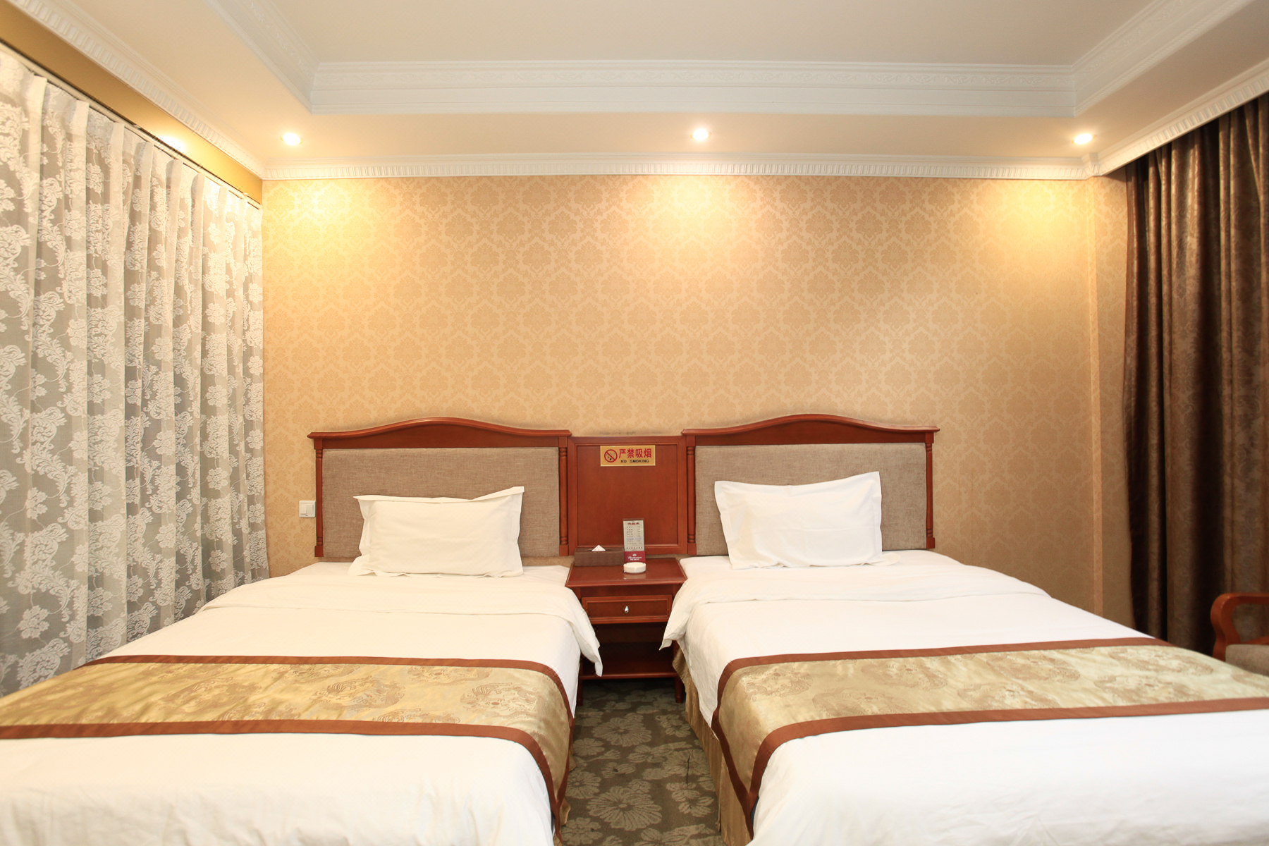 成都黄大师爱心酒店