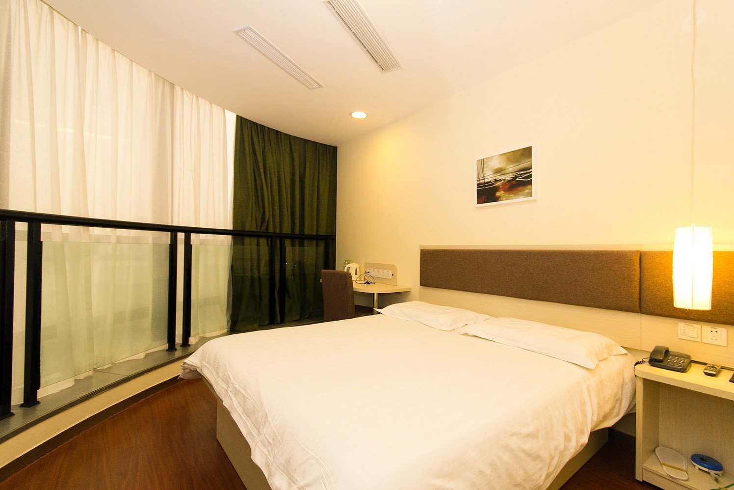 莫泰168(杭州黄龙教工路店) Motel 168 (Hangzhou Jiaogong Road)