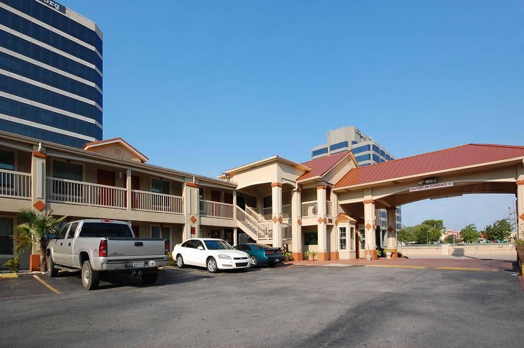 达拉斯城市广场品质套房酒店 Quality Inn & Suites Dallas-Cityplace