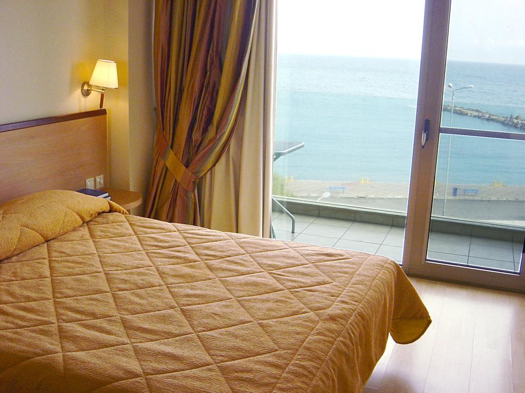 阿维拉酒店 Avra Hotel