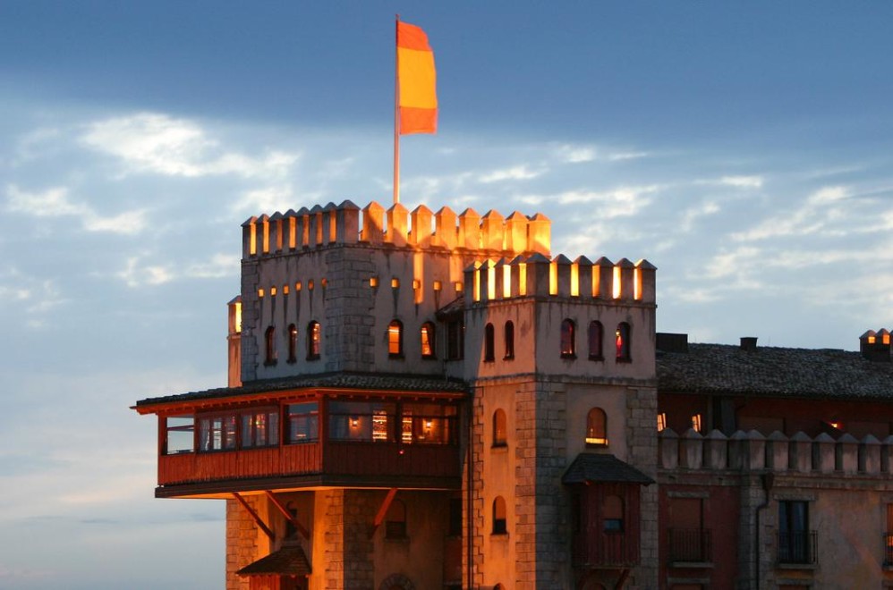 欧洲乐园度假村卡斯蒂罗四星级古堡酒店