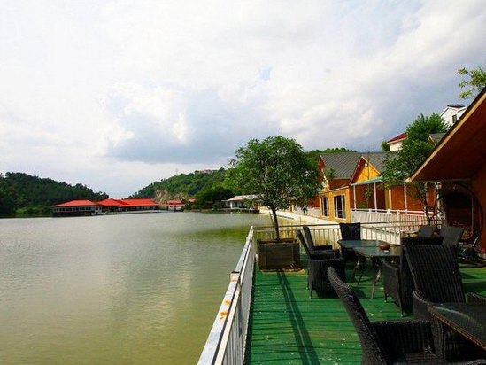 新昌龙山水上农庄