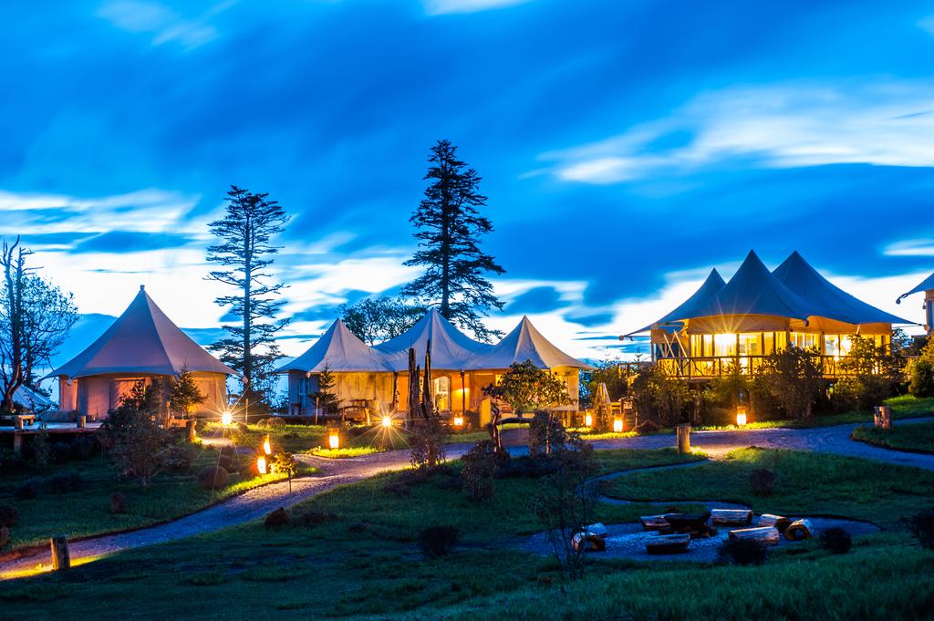 玉龙康藤·格拉丹帐篷营地